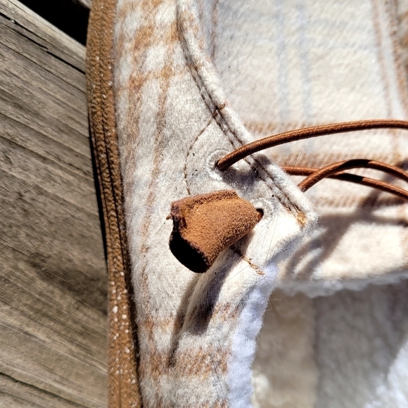 Lamo Slip Ons - Picture 8 of 9